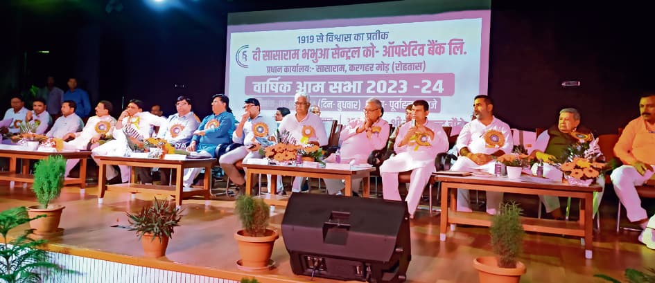 समितियों के सदस्य व विभाग के अधिकारी किसानों की करें मदद : चौबे