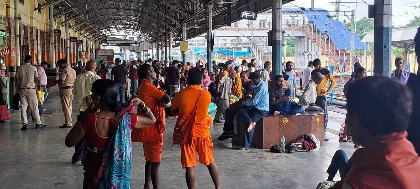 दो स्पेशल ट्रेनों के परिचालन से 5000 बर्थ हुआ जेनरेट