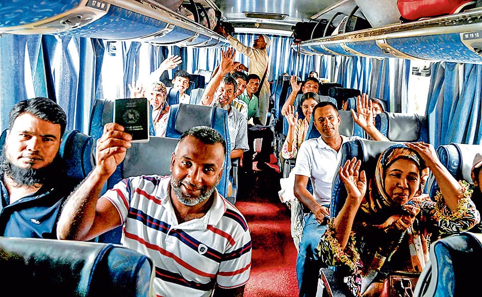 देश के हालात को लेकर चिंतित कोलकाता में फंसे बांग्लादेशी