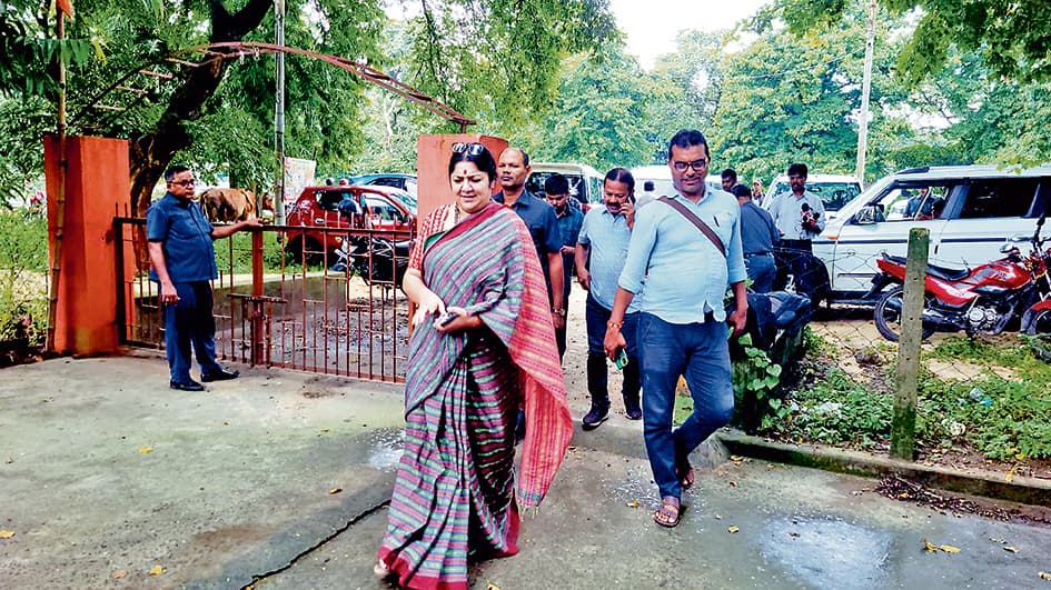 राष्ट्र गान लिखने वाले की प्रतिमा तोड़ना निंदनीय : लॉकेट