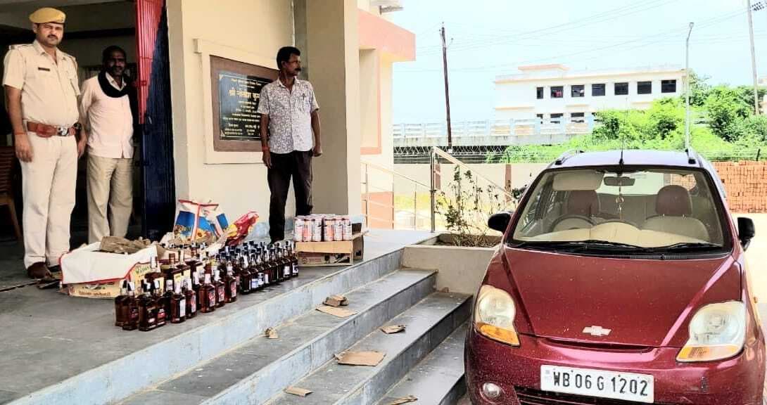 लग्जरी वाहन से 79 लीटर अंग्रेजी शराब के साथ चालक गिरफ्तार