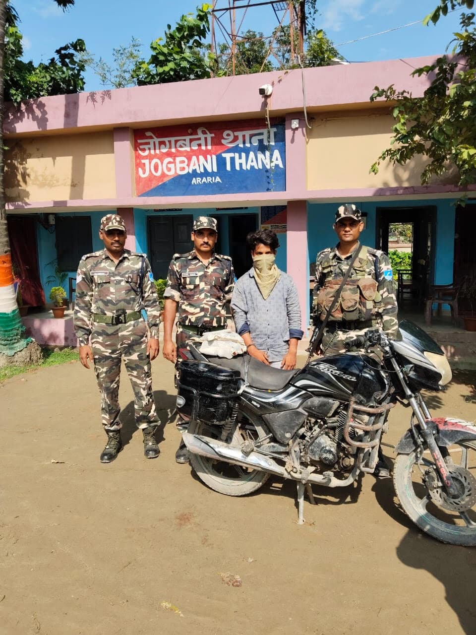 21 बोतल कफ सीरप के साथ युवक गिरफ्तार