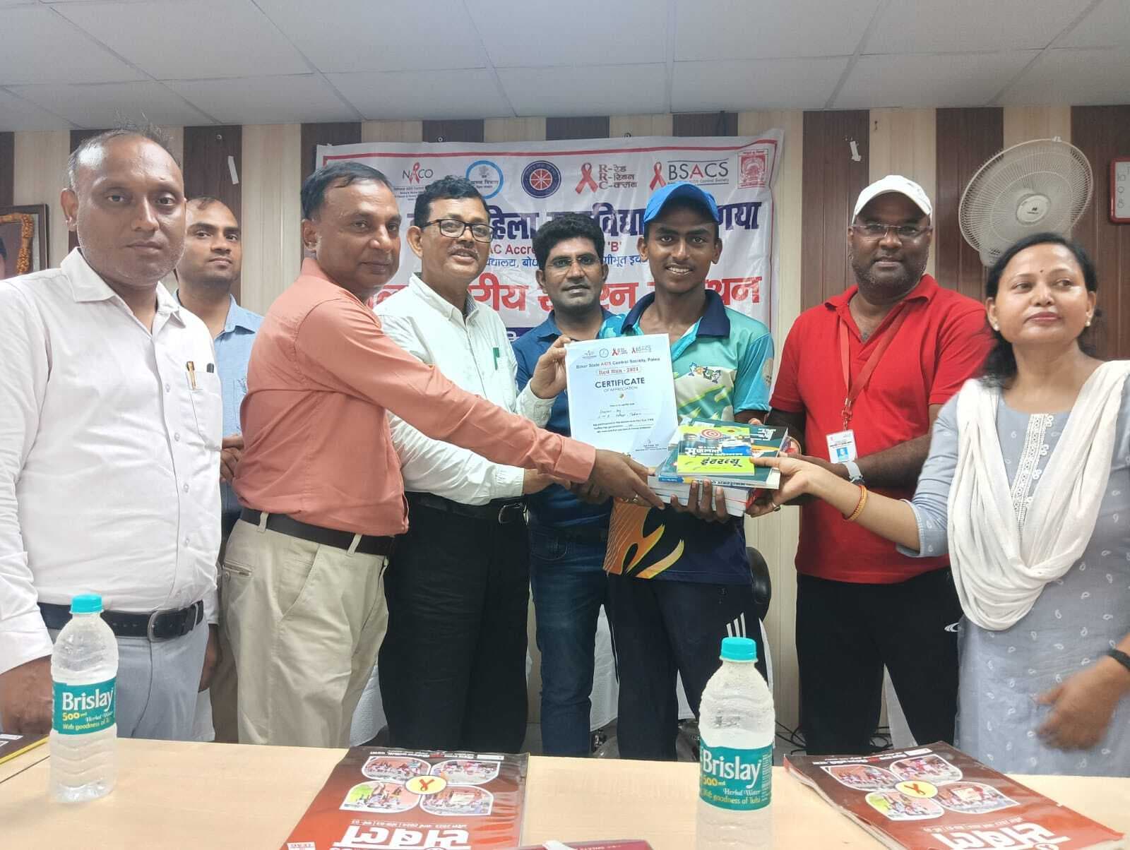 सफल हुए प्रतिभागियों को किया गया सम्मानित