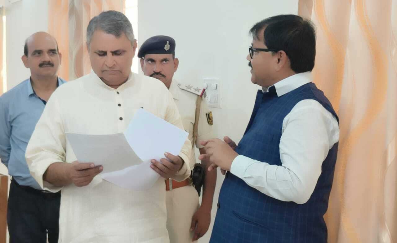 जदयू के पूर्व विधायक मिले जल संसाधान मंत्री से बांधों का एलाइनमेंट ठीक करने की मांग