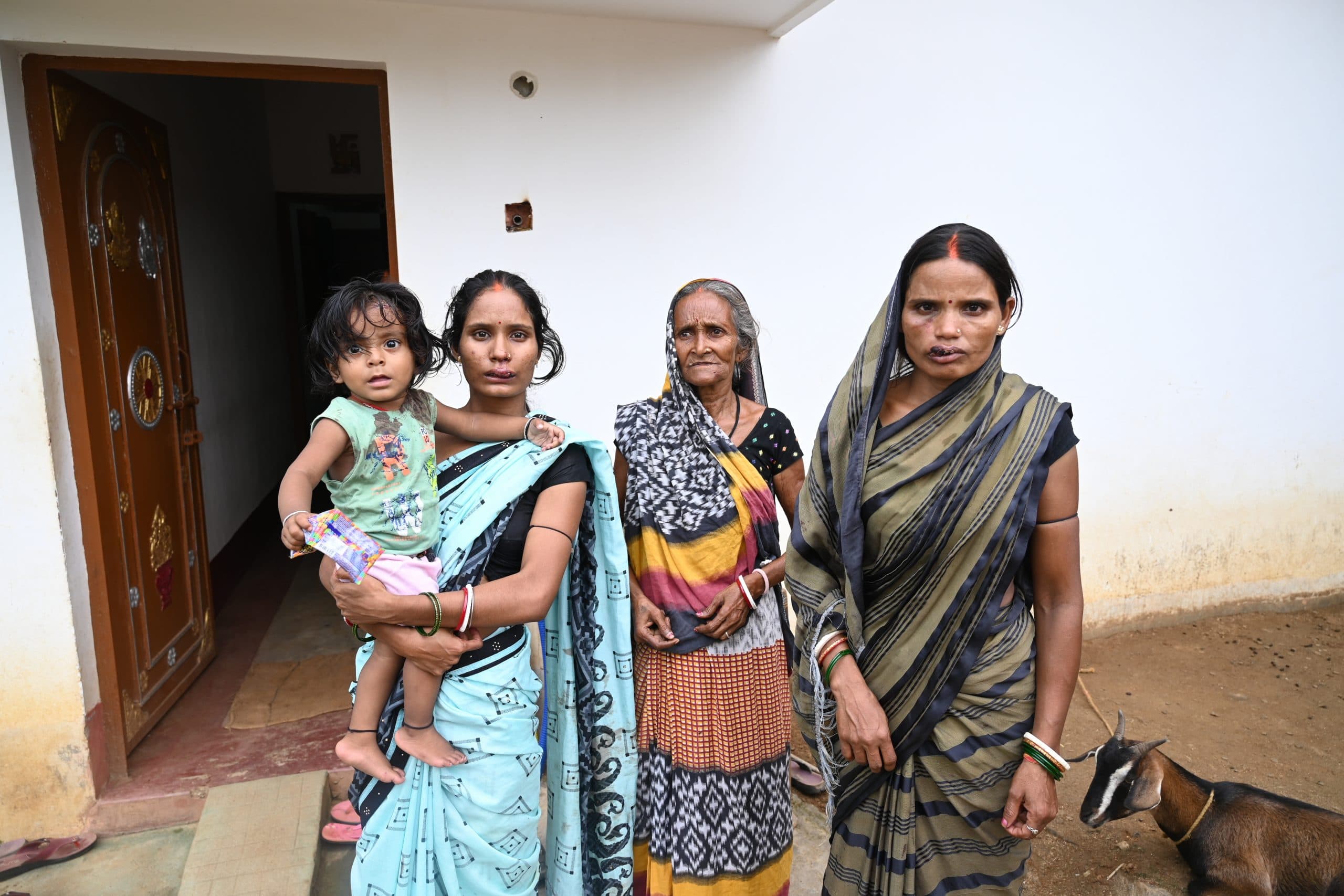 Deoghar News: मारपीट कर लूट लिये जेवरात व रुपये, डेढ़ साल के बच्चे का भी फोड़ दिया सिर