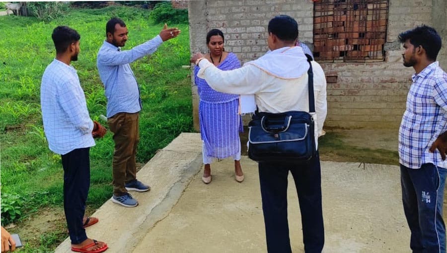 पंचायत में हो रहे विकास कार्यों का बीडीओ ने लिया जायजा