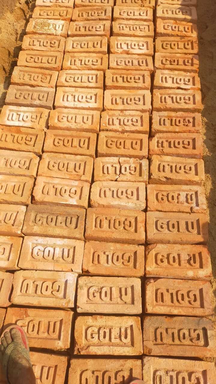 स्मार्ट विलेज में विद्यालय भवन निर्माण में बरती जा रही अनियमितता, विभाग मौन