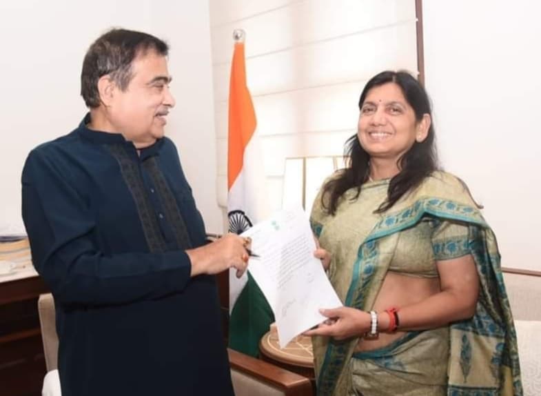 सांसद ने केंद्रीय मंत्री नितिन गडकरी से मुलाकात कर व्यवसायियों की समस्याओं से निजात दिलाने के लिए दिया पत्र
