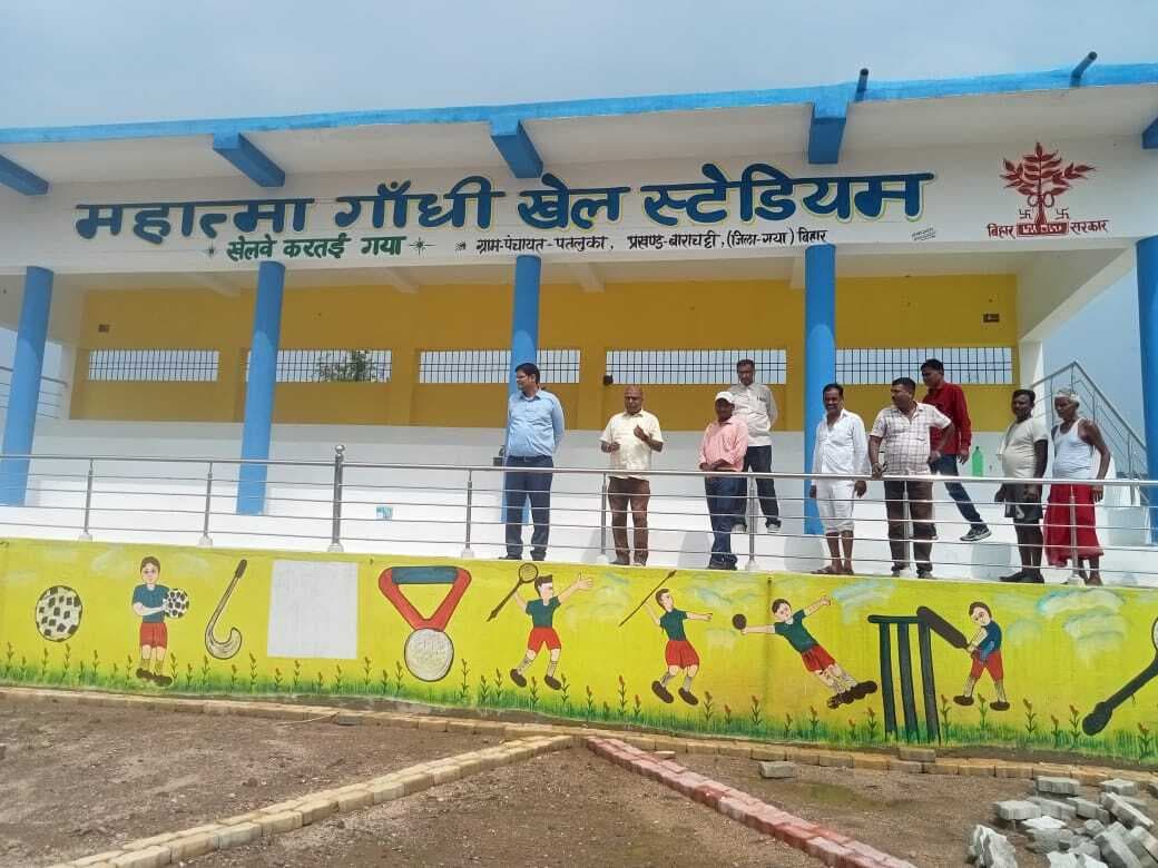 डीडीसी पहुंचे धनगाईं स्टेडियम, किया मुआयना