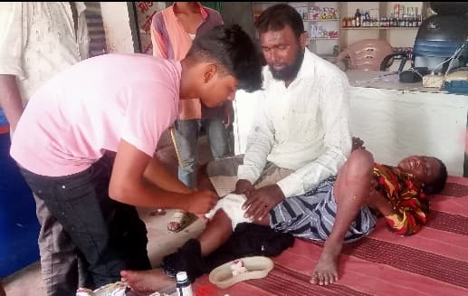 दो बाइक की टक्कर में दंपती व दो बच्चे गंभीर रूप से घायल