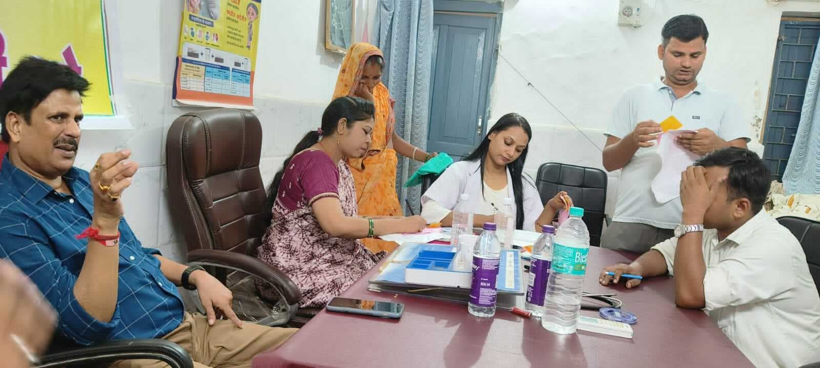 प्रधानमंत्री सुरक्षित मातृत्व अभियान के तहत गर्भवती महिलाओं की हुई स्वास्थ्य जांच, खान-पान सहित सुरक्षित प्रसव का दिया गया टिप्स