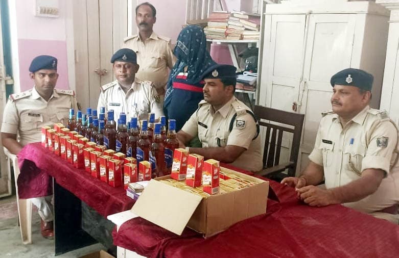 बिरौली बाजार में विदेशी शराब के साथ हत्थे चढ़ा तस्कर