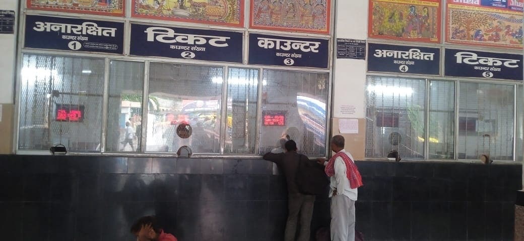 प्रत्येक आरक्षित और अनारक्षित टिकट काउंटर पर लगाया जायेगा क्यूआर कोड