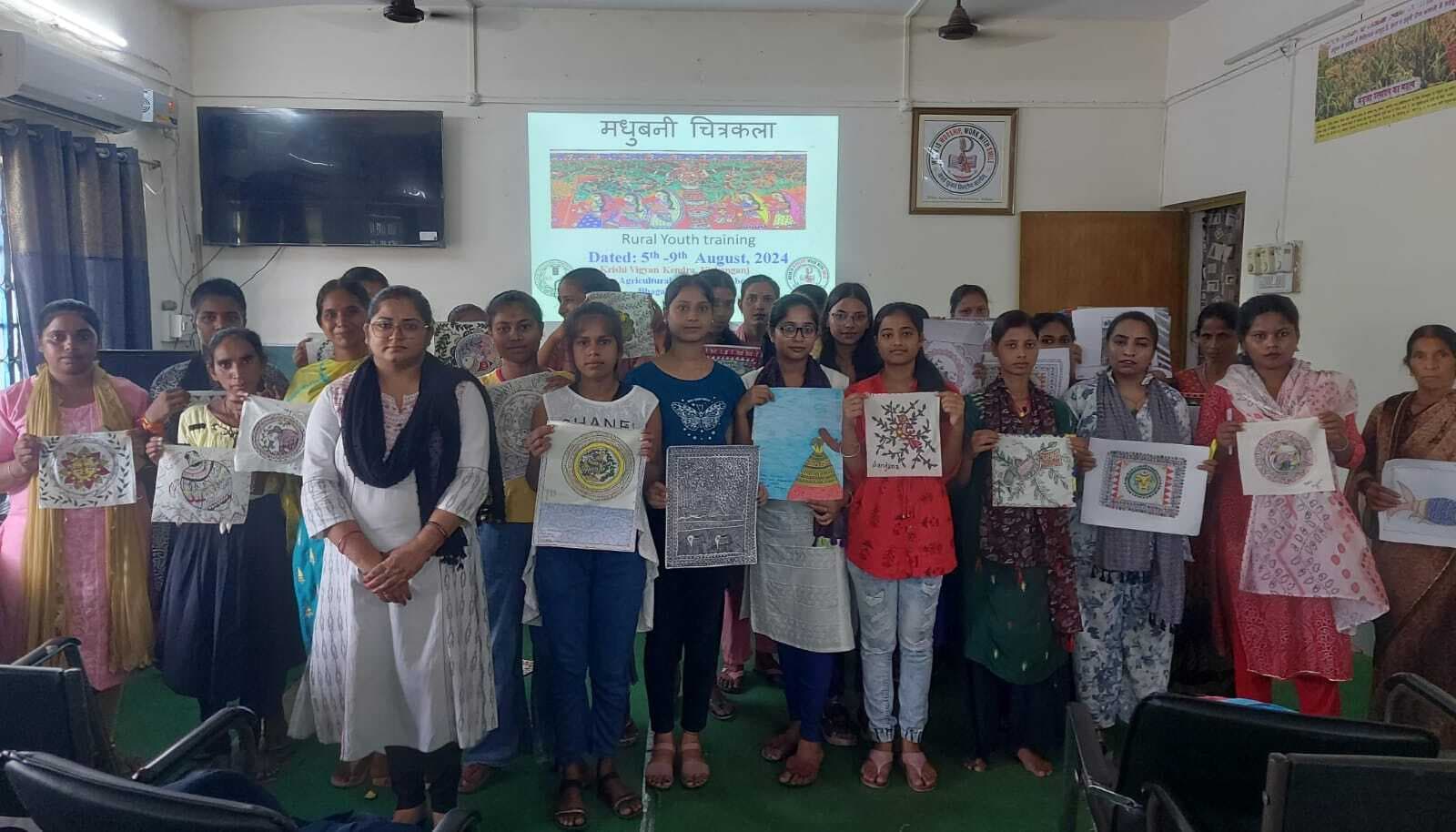 मिथिला पेंटिंग का प्रशिक्षण पूर्ण प्रशिक्षणार्थियों को मिला प्रमाण-पत्र