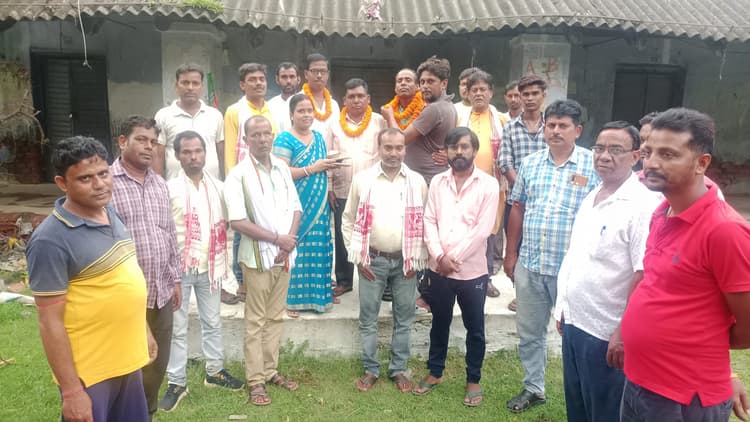 चौक-चौराहों पर तिरंगा फहराने का लिया गया निर्णय