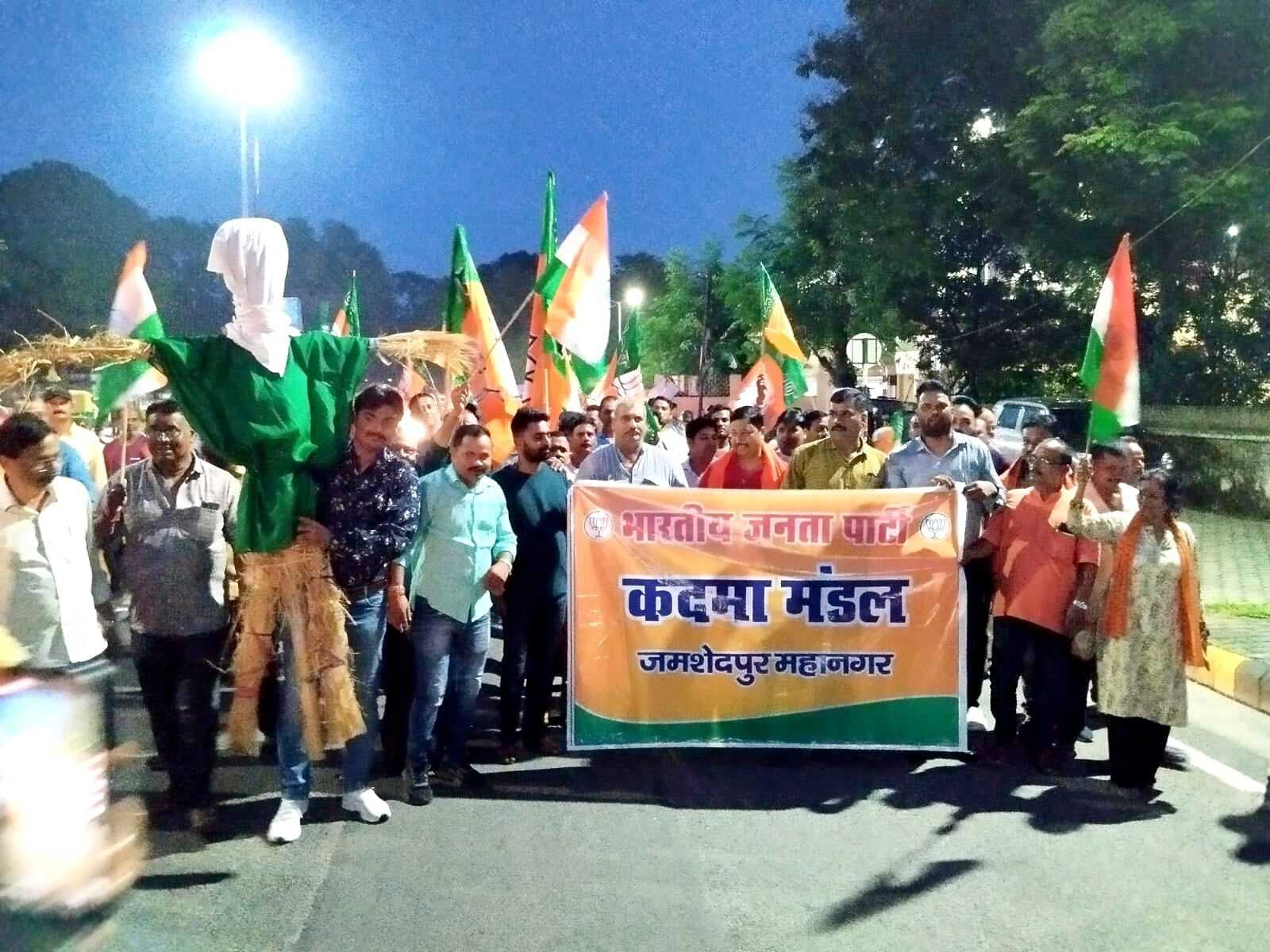 कदमा में भाजपा ने फूंका बांग्लादेशी कट्टरपंथियों का पुतला