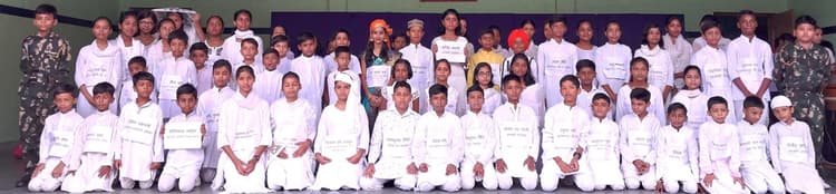 बोकारो पब्लिक स्कूल के बच्चों ने किया शहीदों को नमन, देशभक्ति का संदेश