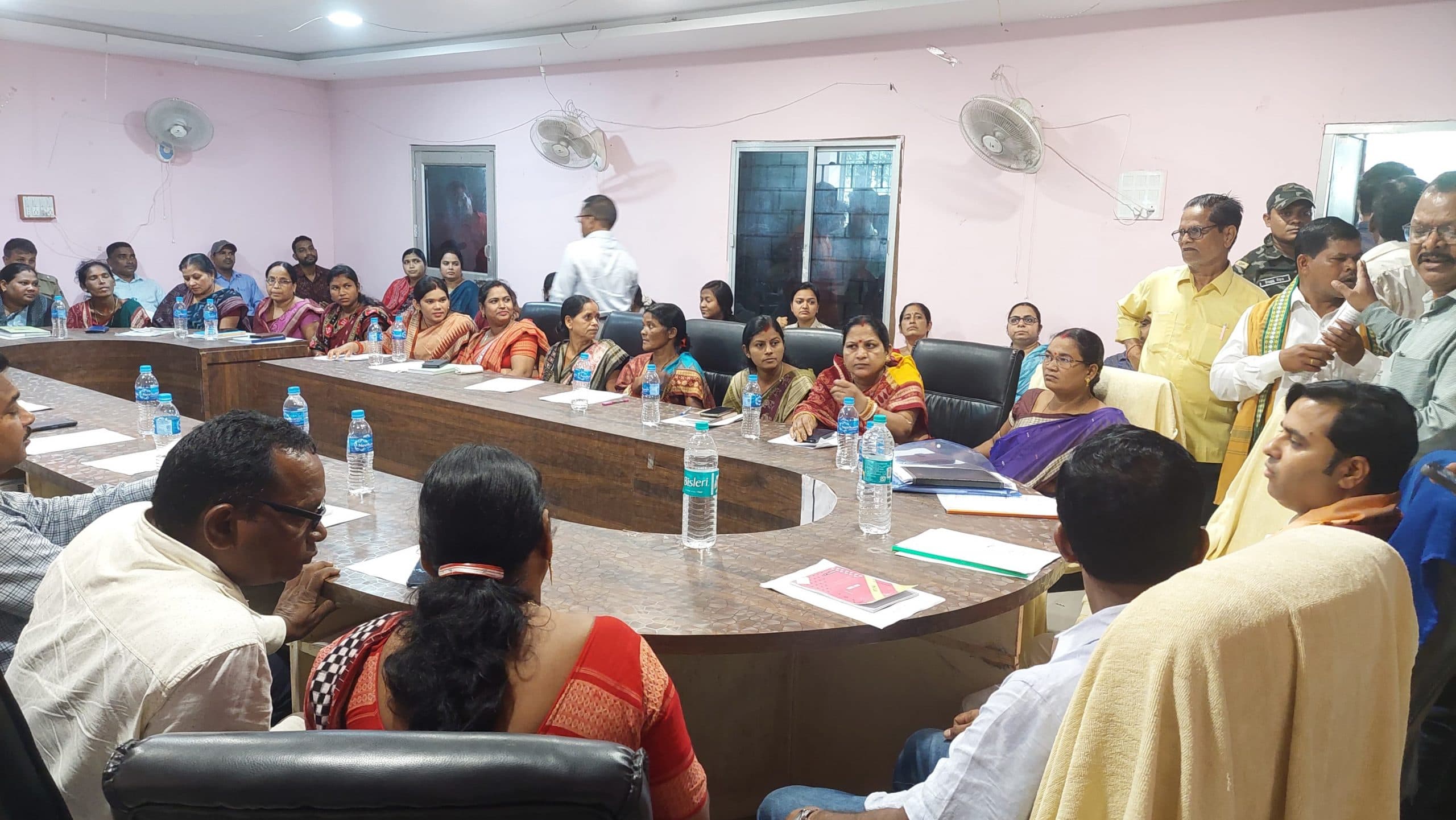 विकास कार्यों को लेकर नहीं होना चाहिए कोई विवाद : टंकधर त्रिपाठी