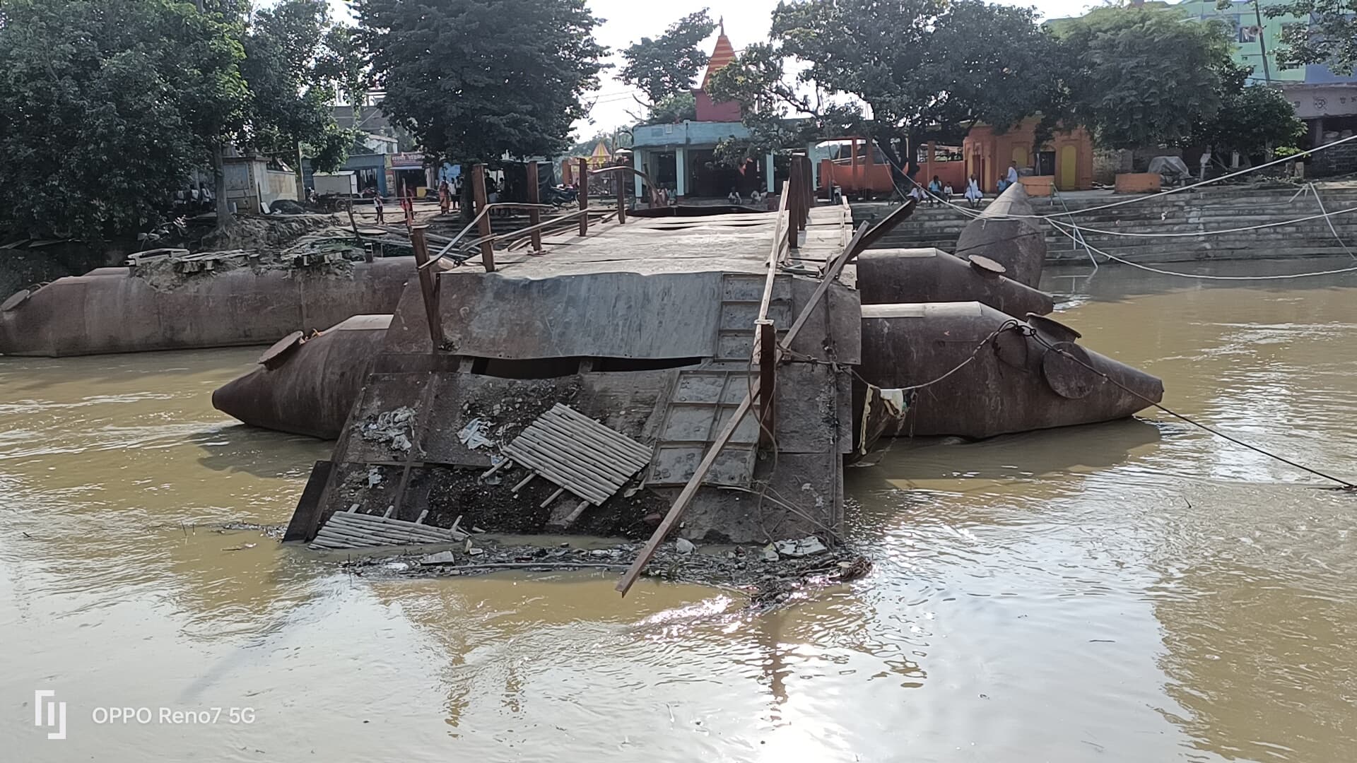 बागमती नदी फिर उफनाई, पीपा पुल का डायवर्सन भी ध्वस्त