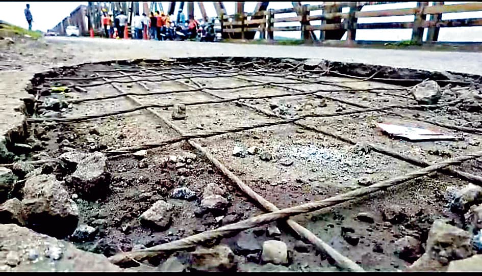 दामोदर नदी के सेतु का मरम्मत कार्य शुरू