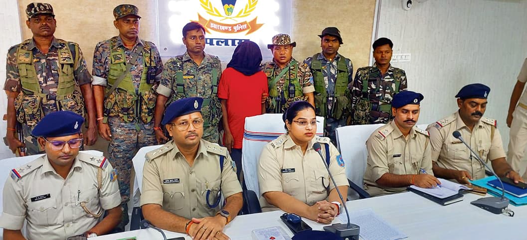 Crime News : 13 लाख का इनामी माओवादी जोनल कमांडर सीताराम रजवार गिरफ्तार