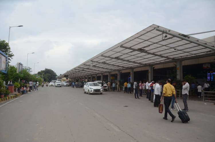 पटना एयरपोर्ट पर लगाये जायेंगे तीन कन्वियर बेल्ट