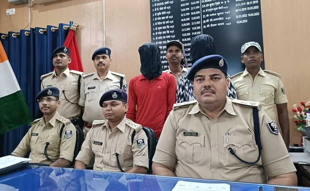 लूट की बाइक के साथ अंतरजिला गिरोह के दो अपराधी गिरफ्तार