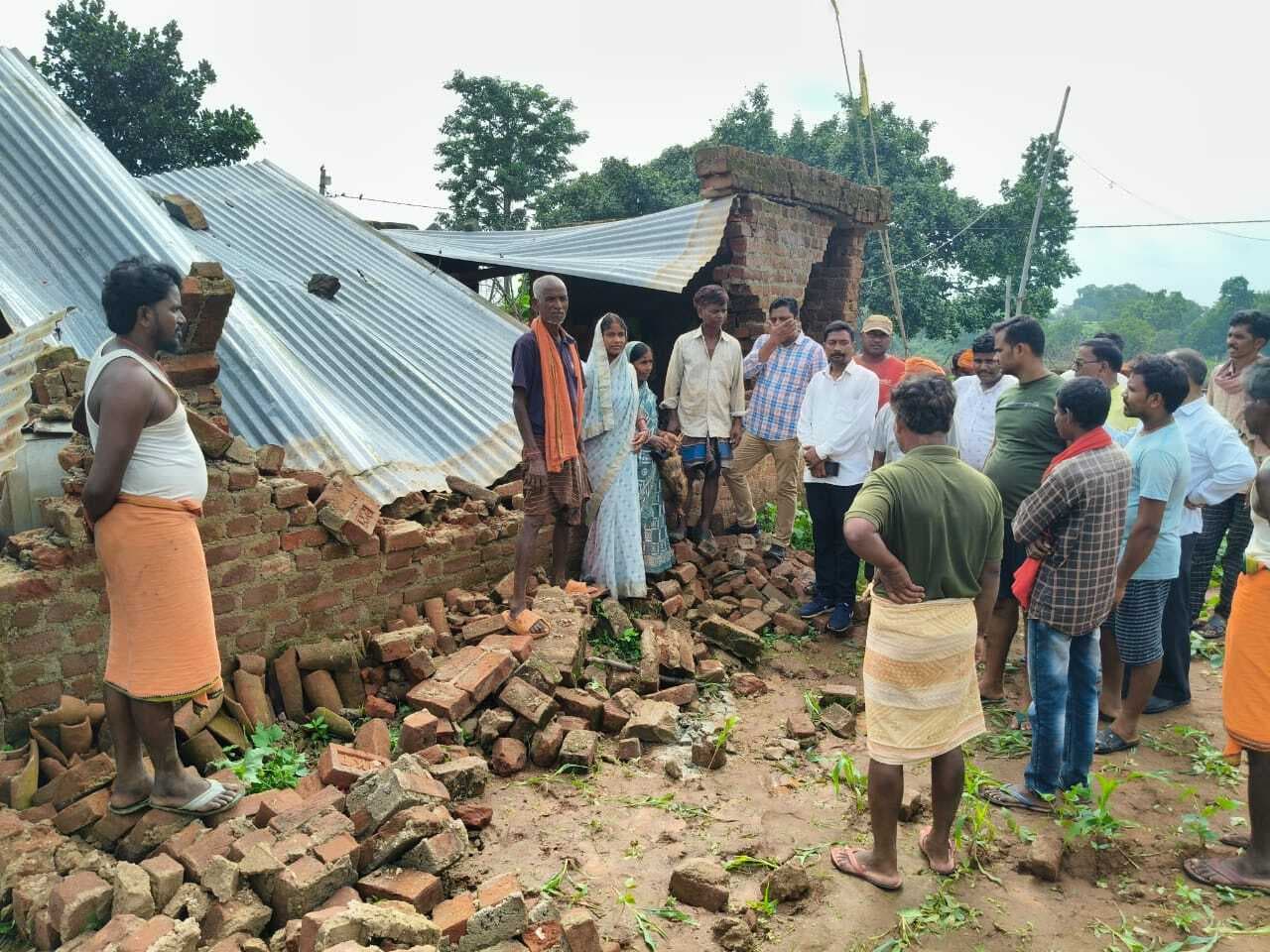 मडमो गांव में हाथियों ने उत्पात मचाया, कई घर क्षतिग्रस्त