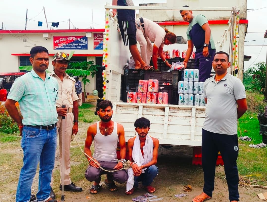 सब्जी के कैरेट में छिपाकर ले जायी जा रही 810 लीटर विदेशी शराब जब्त, दो तस्कर गिरफ्तार