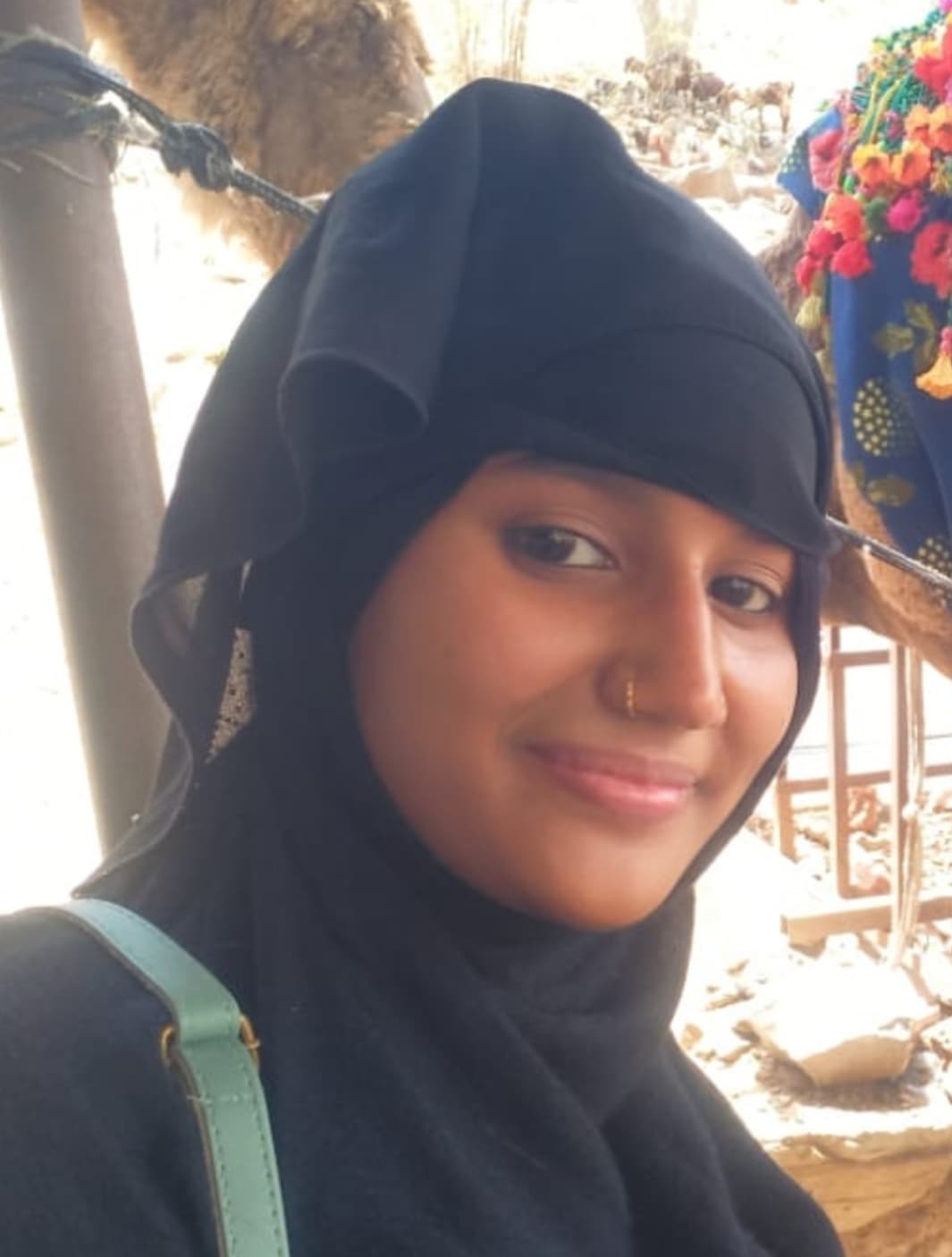 हैदराबाद से बेटी का शव लेकर गंडा पहुंचे पिता, मातम