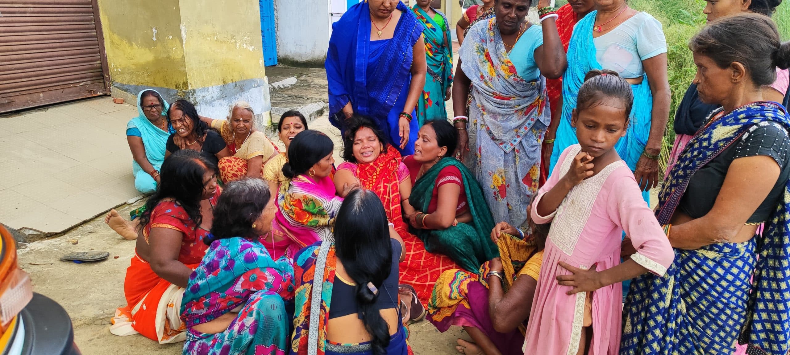 सड़क किनारे खड़े युवक को पिकअप ने मारी टक्कर, हुई मौत