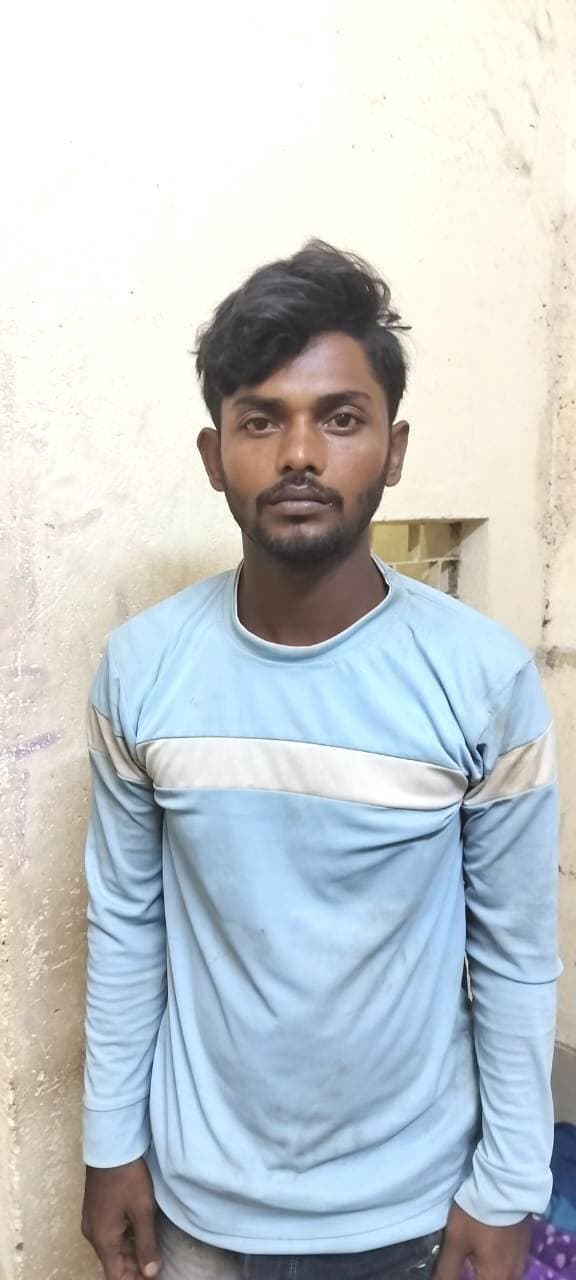 शेख हसीना की पार्टी अवामी लीग के एक छात्र नेता को भारत में प्रवेश करते गिरफ्तार