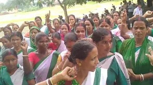 सहिया संघ ने की 18 हजार रुपये मानदेय की मांग, विस अध्यक्ष को सौंपा ज्ञापन