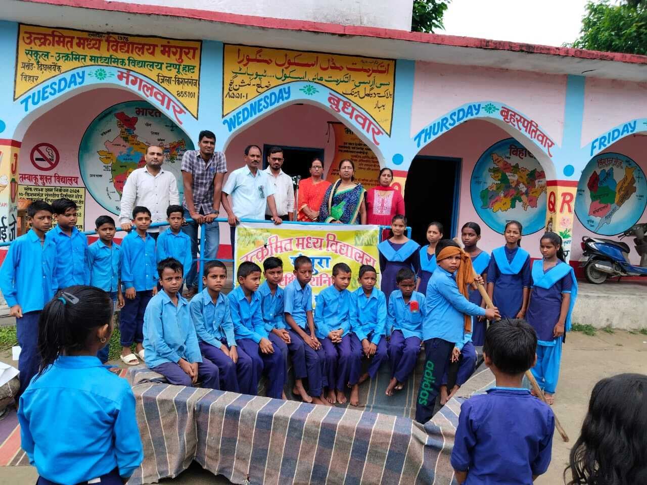 बाढ़ आने पर बरती जाने वाली सावधानियों से अवगत हुए बच्चे