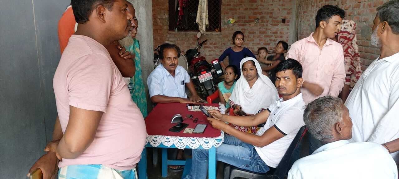 शिविर में लाभुकों के बीच 818 आयुष्मान कार्ड वितरित