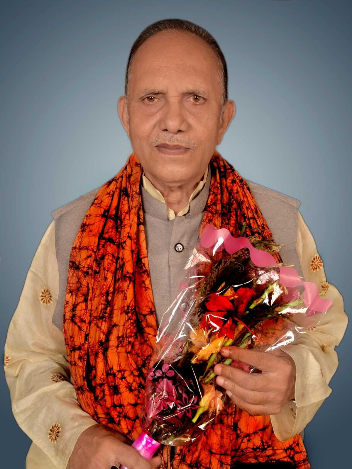 Life Time Award: कवि अशोक शर्मा को मिला लाइफ टाइम अवार्ड, साहित्यकारों ने दी बधाई