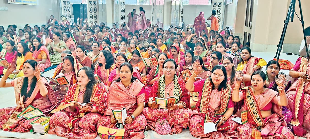 SAWAN SINDHARA RANCHI : सावन की रुत है आजा मां तुझे झूला हम झुलायेंगे...