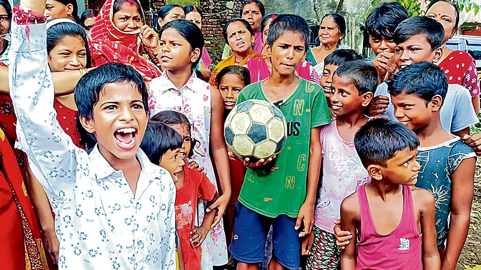 मैदान को बचाने के लिए लोगों का प्रदर्शन