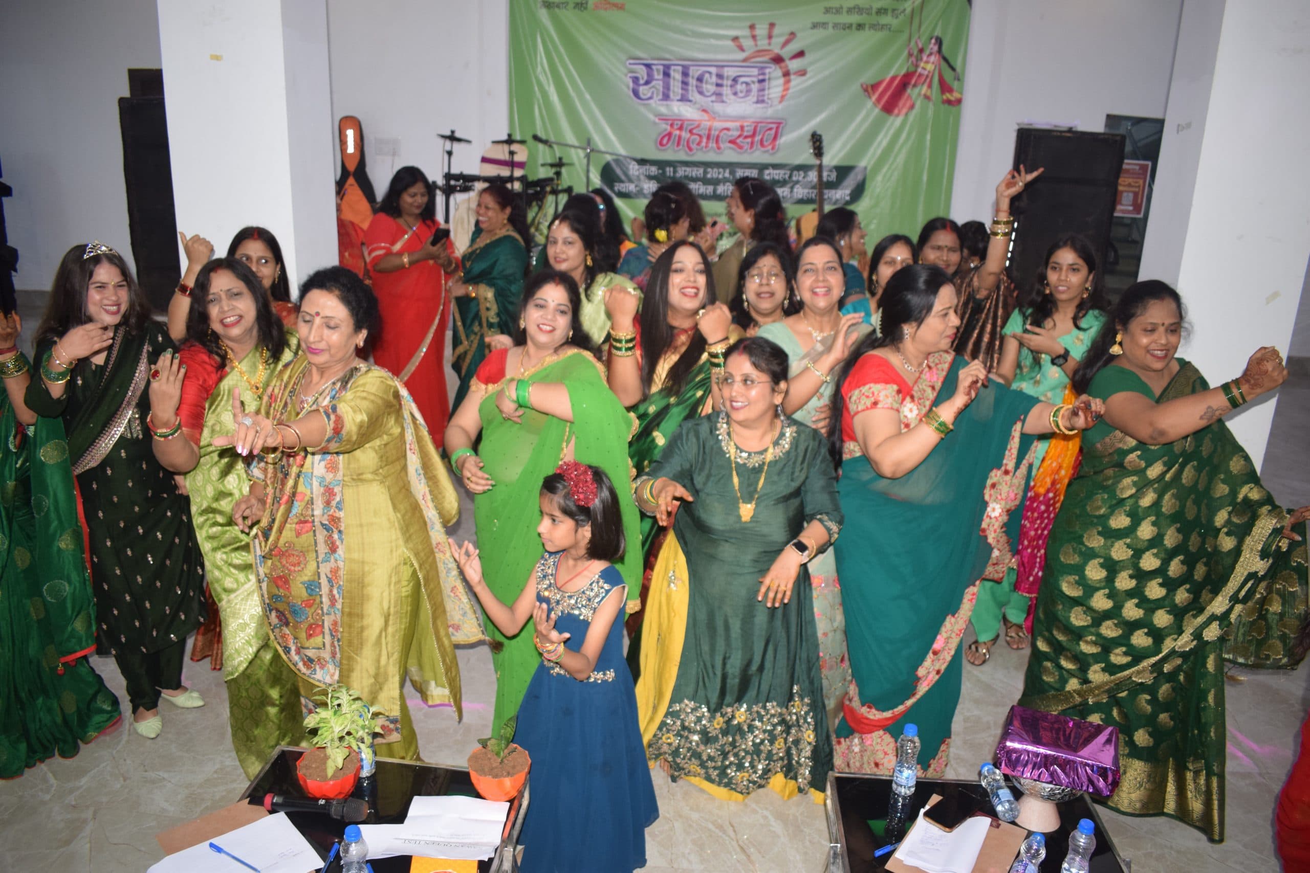 प्रभात खबर का सावनोत्सव : हरे परिधान में सावन के गीतों पर के बीच महिलाओं ने उठाया उत्सव का आनंद