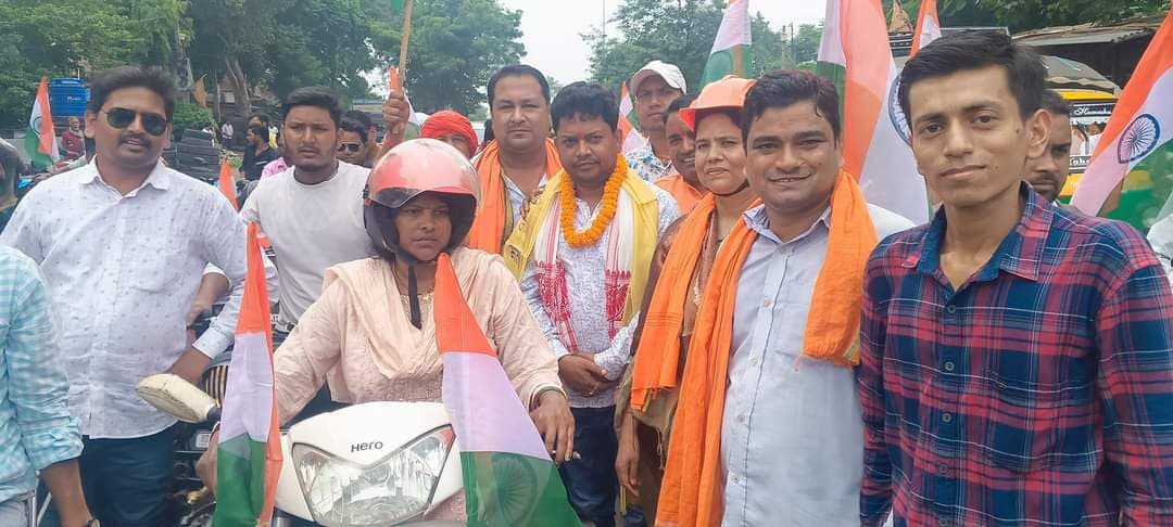 भाजयुमो ने निरसा से चिरकुंडा तक निकाली तिरंगा यात्रा