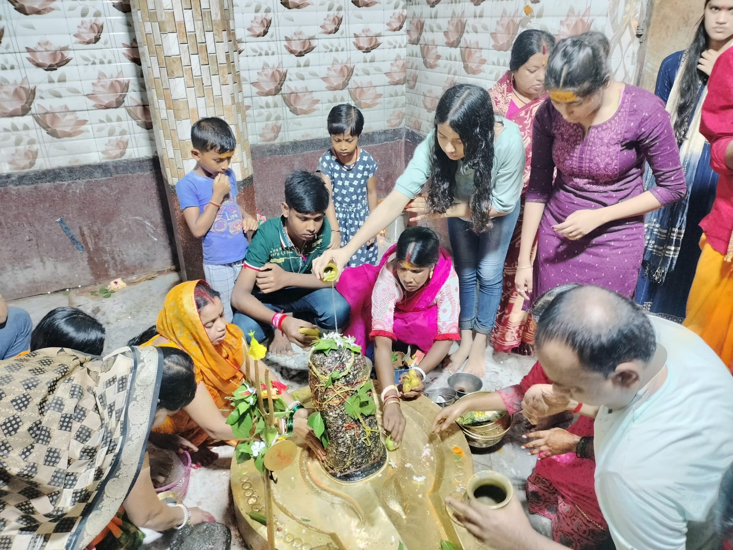 भक्तों ने सोमवारी को शिवालयों में किया जलाभिषेक