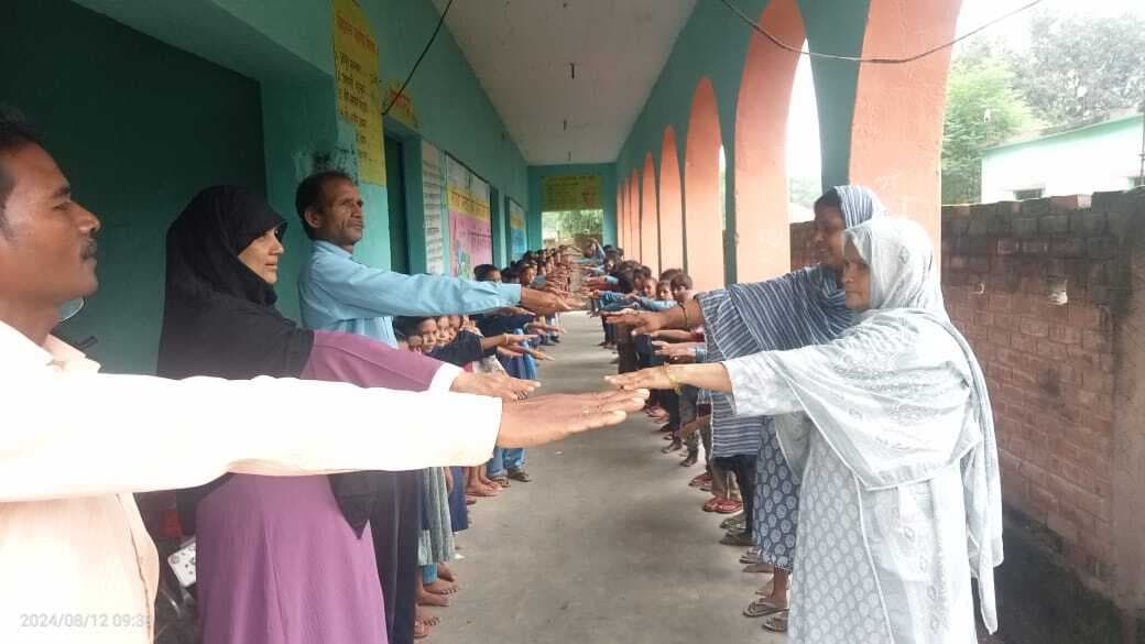 नशा मुक्त अभियान को सफल बनाने का शिक्षक व बच्चों ने लिया संकल्प