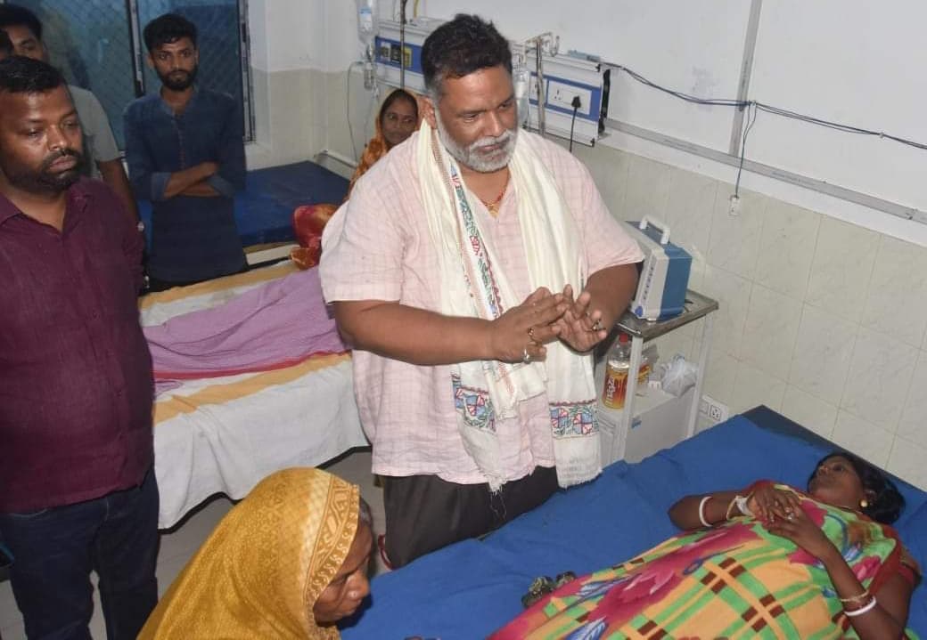 दवा के सेवन से बीमार हुए लोगों से मिले सांसद पप्पू यादव