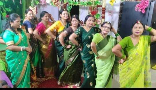 जय प्रकाश कॉलोनी में आयोजित सावन महोत्सव में झूमी महिलाएं