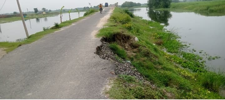 कसबा-गेरुआ मार्ग में पुलों के एप्रोच में रेनकट से दुर्घटना की आशंका