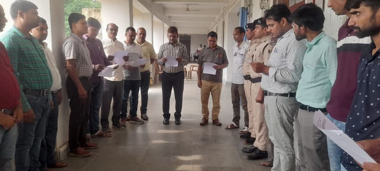 एसडीओ के नेतृत्व में कर्मियों ने ली नशामुक्ति की शपथ