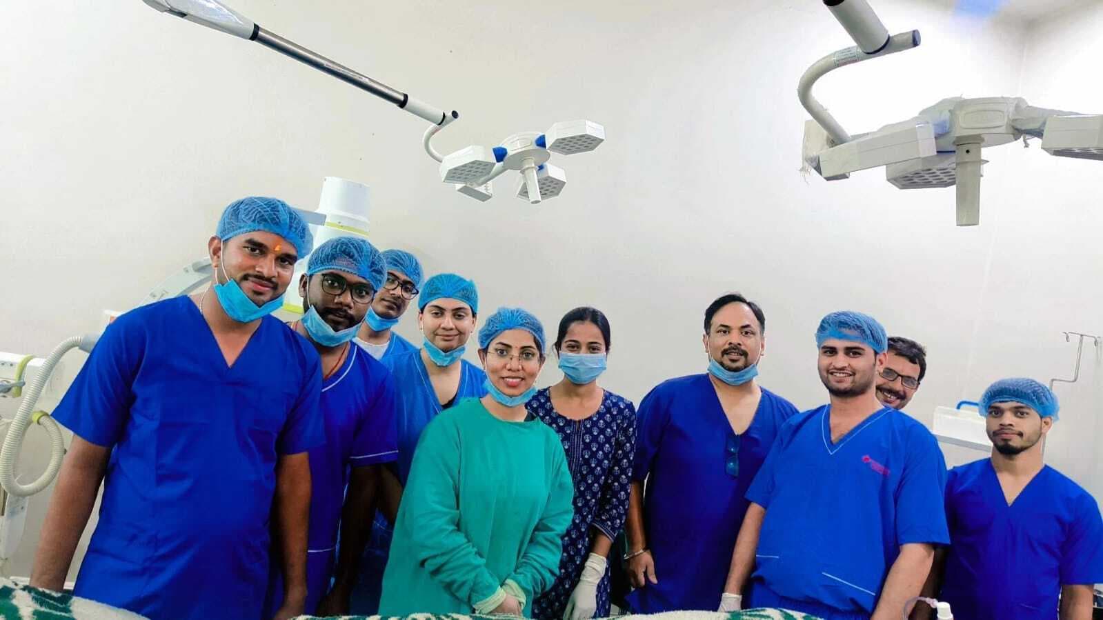 कई हड्डी टूटने के बाद हुई सफल सर्जरी, लौटी मुस्कान