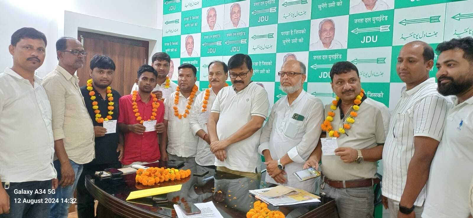 मिलन समारोह में कई लोगों ने ग्रहण की जदयू की सदस्यता