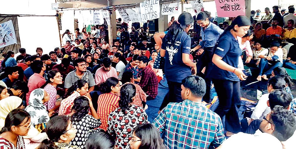 बांकुड़ा में तीसरे दिन भी आंदोलन पर रहे डॉक्टर, रोगियों का बुरा हाल