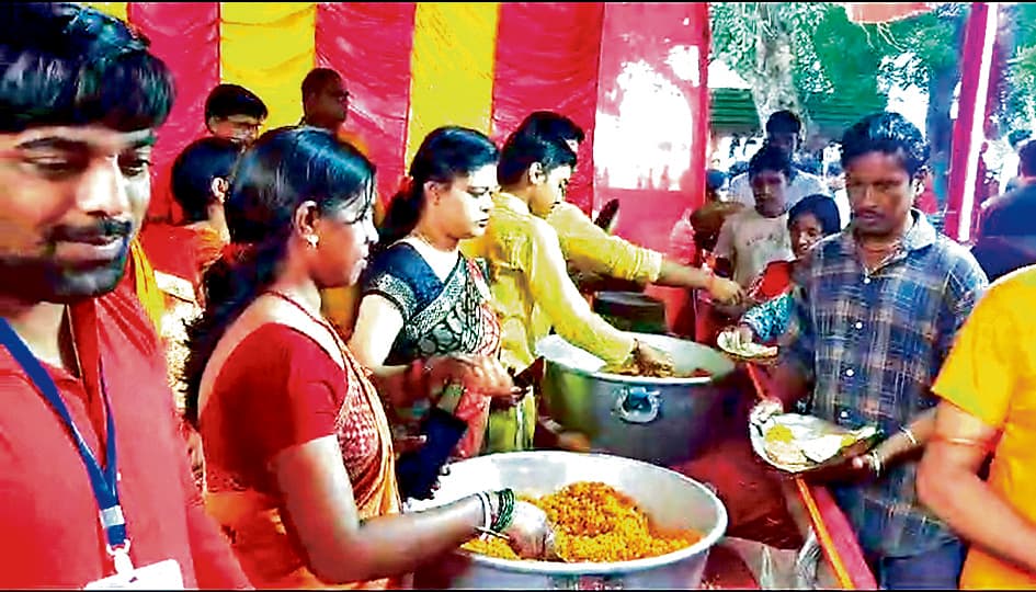 नीलकंठ महादेव मंदिर में उखड़ा बर्नवाल समिति का सेवा शिविर